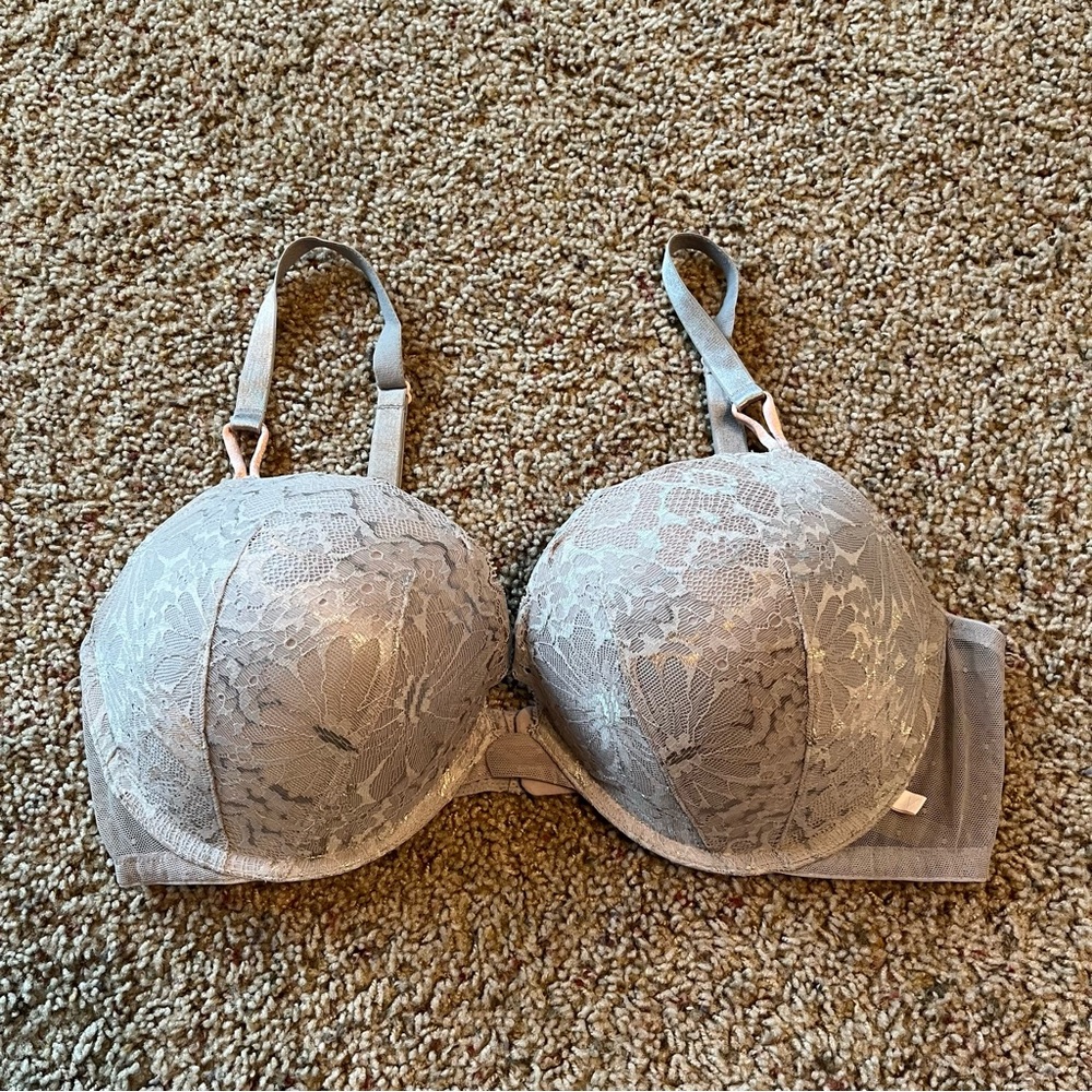 Victoria’s Secret Push Up Bra Underwire Multi Wear Straps Lace Beige 38D